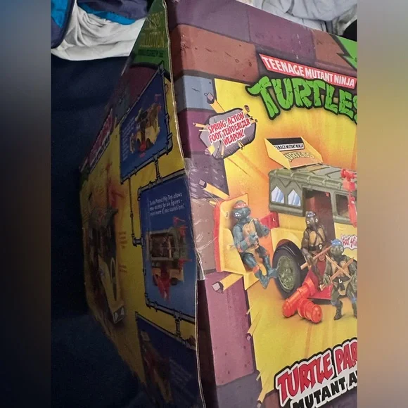TMNT Party Wagon. 2013 Toys R Us retro collection. New, never open - Picture 3 of 8